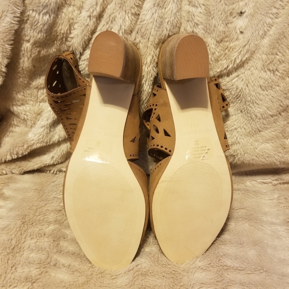 Marc Fisher "Petite" Heels - Picture 6 of 7